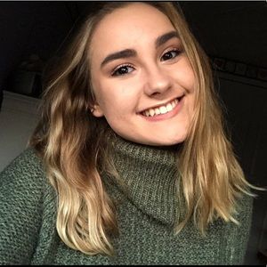 Meet your Posher, Alexis